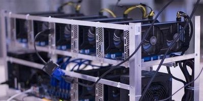 A modern mining farm powered by solar panels
